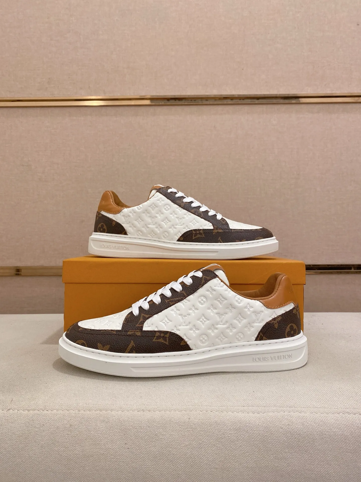 Men's shoes💰:420💰🇮🇹🇮🇹LV Louis Vuitton. The latest trendy casual shoes are popular in physical stores in sizes 38-44. New spring and summer comfortable imported custom original cowhide, unique jacquard fabric element design. Paired with sheepskin lining, Lv original bottom, [taiyang][taiyang] high-end packaging and high quality💪Details determine the quality, you can enter and leave the counter at will, welcome to compare🇮🇹
